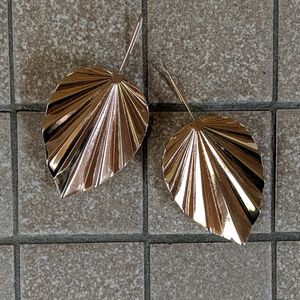 Leaf / fan earrings